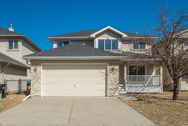 Exterior view of 259 Edgebrook Park NW
