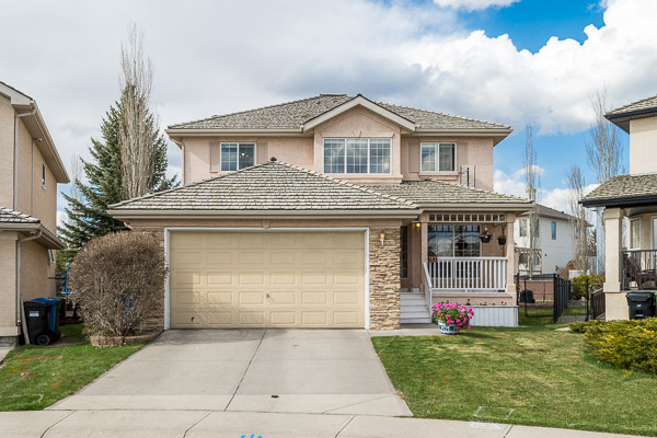 Exterior view of 153 Panorama Hills Cir NW