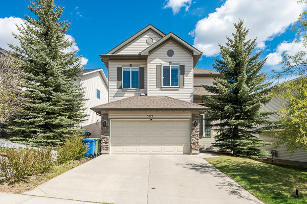 Exterior view of 392 Hidden Creek Blvd NW