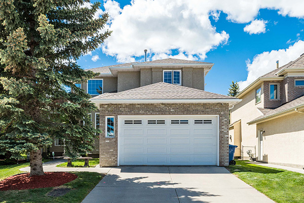 Exterior view of 92 Evergreen Close SW
